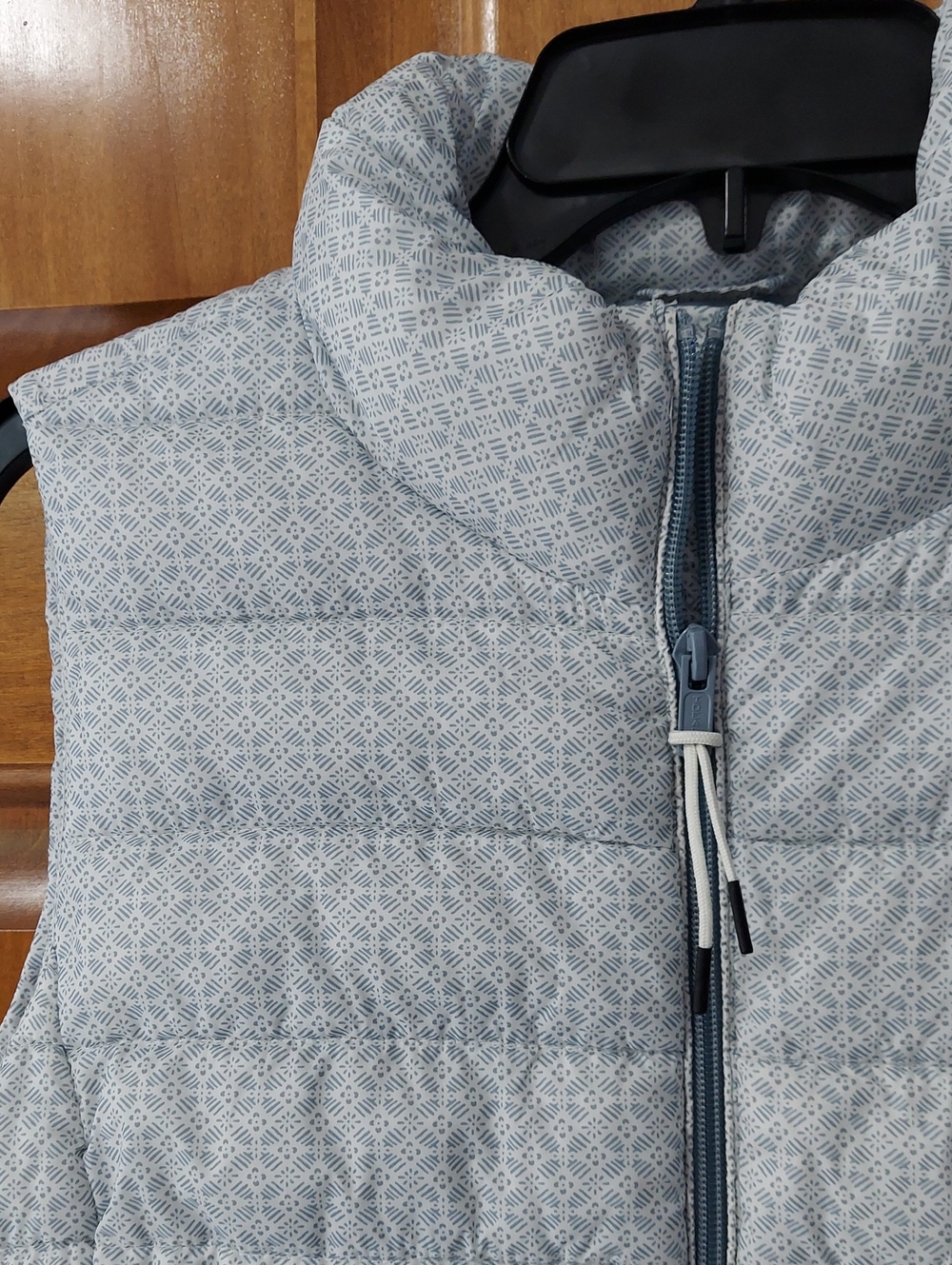 GAP Abstract Design White & Gray Puffer Quilted Zip-Up Vest Size Medium Like New